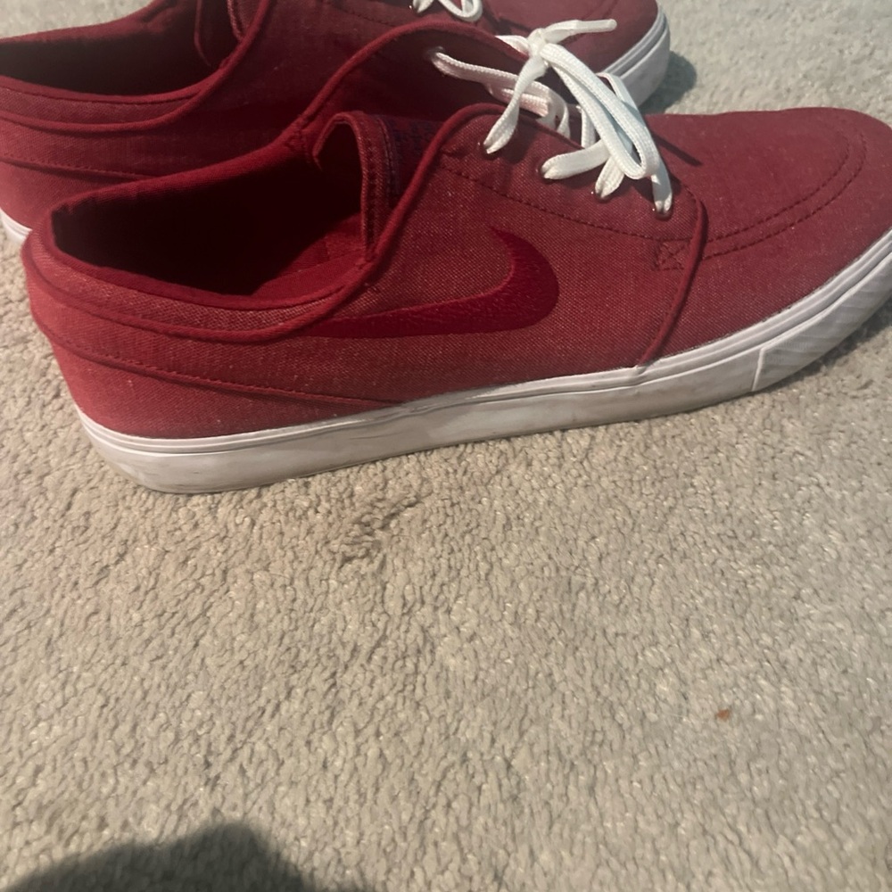 Nike Men's Burgundy Canvas Sneakers